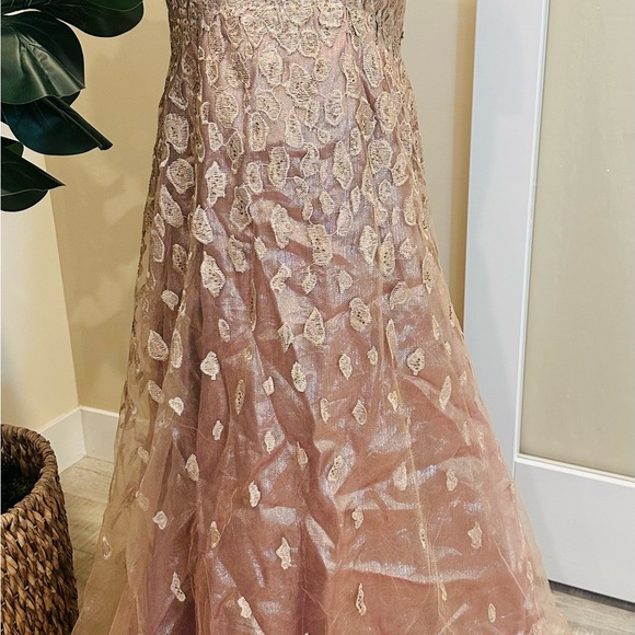 Evening Elegance - Picture 6 of 10